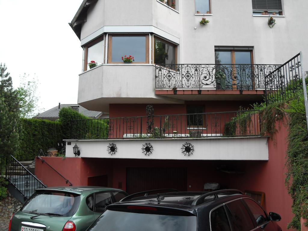 bed&breakfast in Flüh Hofstetten-Fluh Exterior foto